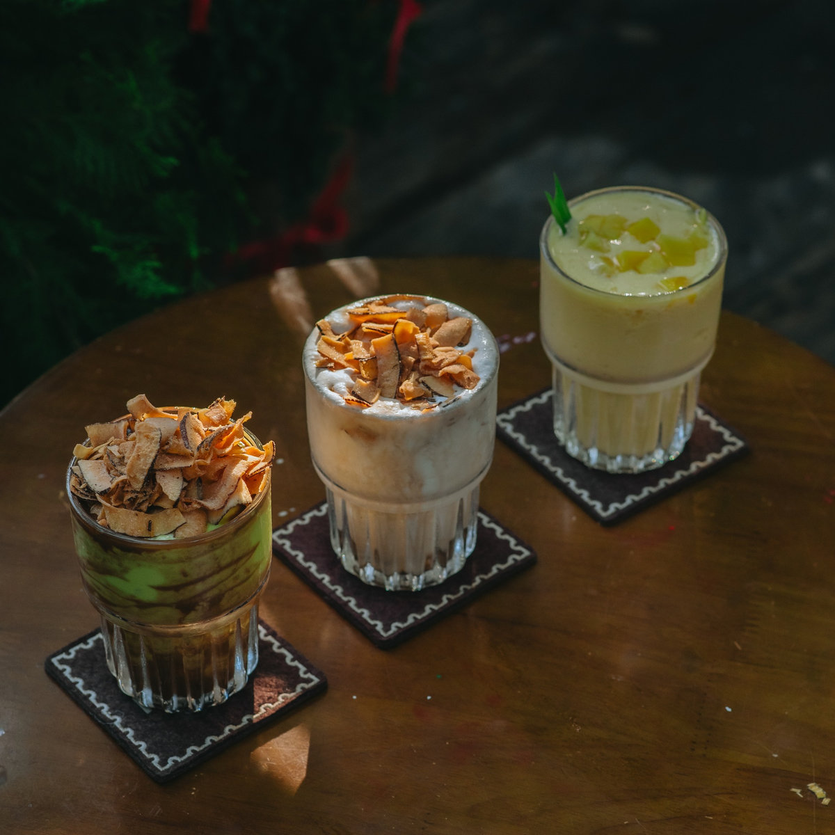 Drinks at the shop are rich and diverse, especially the avocado ice cream with its unique flavor, making the brand of Trinh cafe